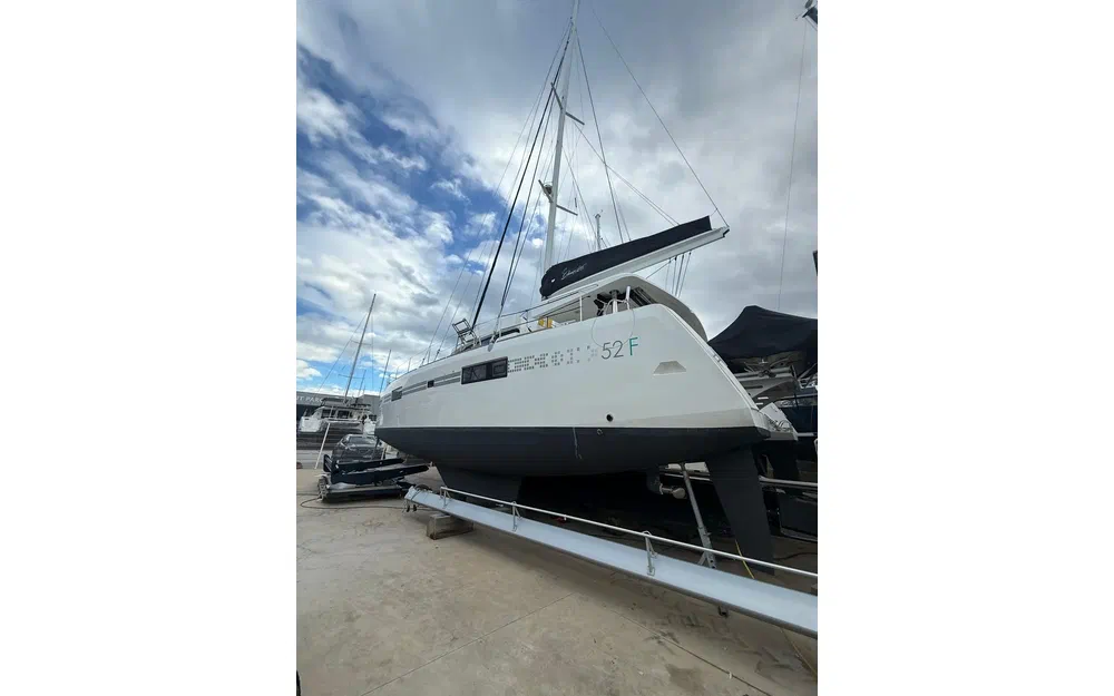slider 1 Lagoon 52 F