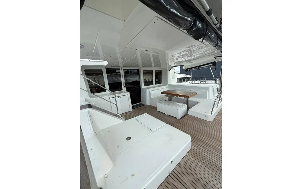 slider 2 Lagoon 52 F