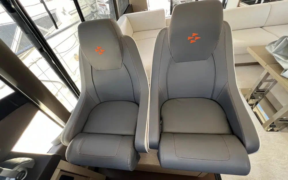 slider 11 Prestige Yachts 520 S