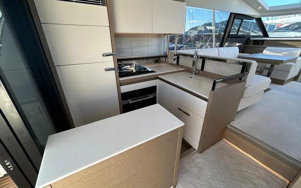 slider 14 Jeanneau Prestige 520