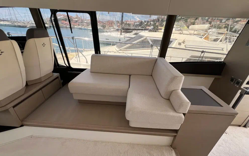 slider 2 Prestige Yachts 520 S