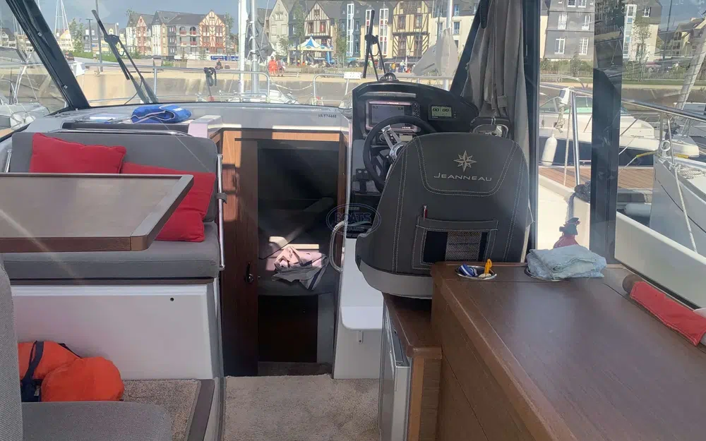 slider 13 Jeanneau Merry Fisher 895