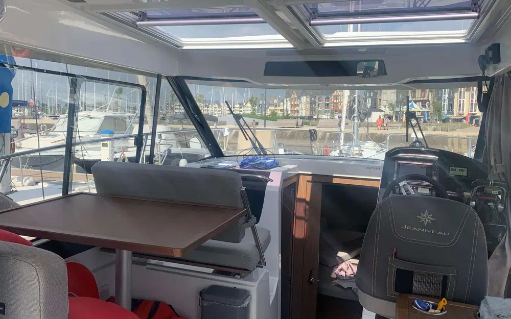 slider 2 Jeanneau Merry Fisher 895