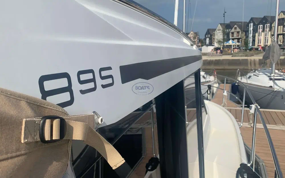 slider 3 Jeanneau Merry Fisher 895