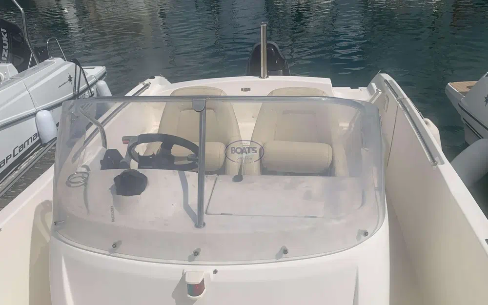 slider 11 Jeanneau Cap Camarat 635 Style