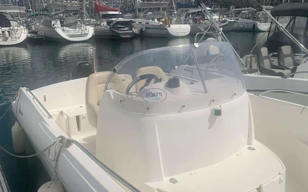 slider 1 Jeanneau Cap Camarat 635 Style