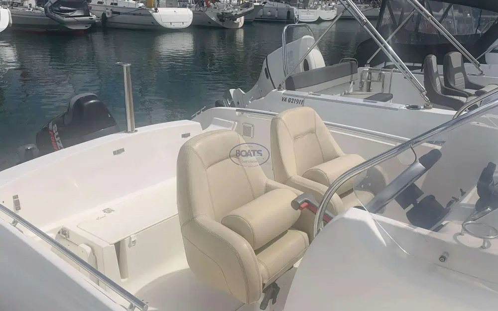 slider 2 Jeanneau Cap Camarat 635 Style