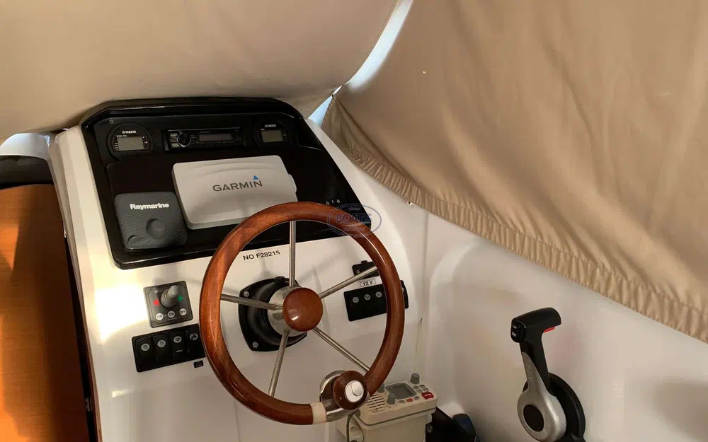 slider 6 Jeanneau Merry Fisher 755