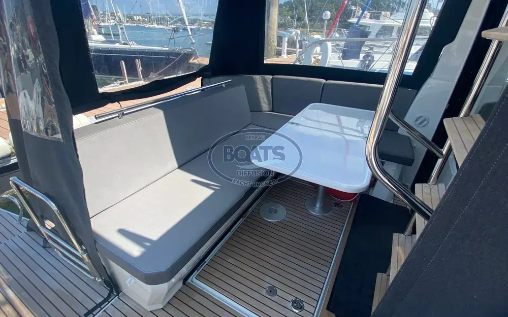 slider 12 Beneteau Antares 11