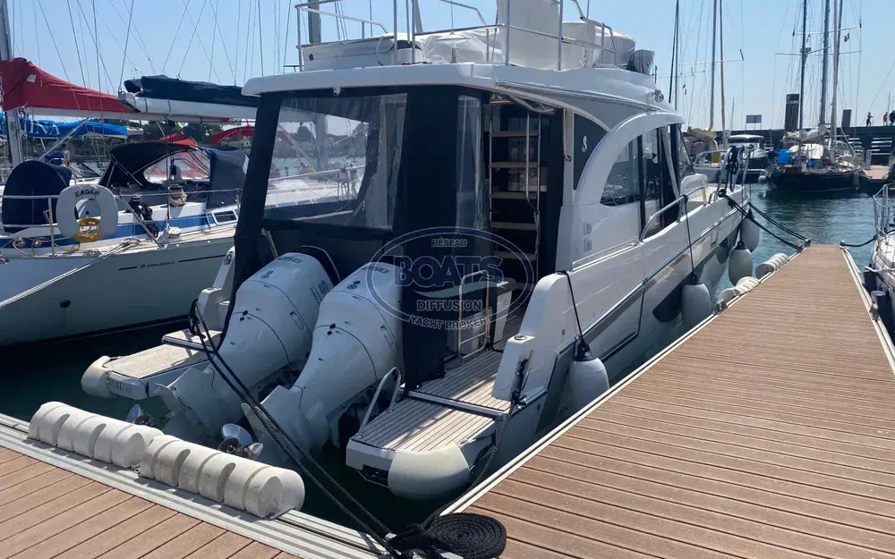 slider 1 Beneteau Antares 11