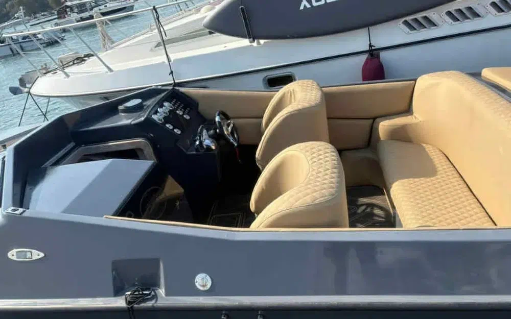 slider 5 Cigarette Cafe Racer 35