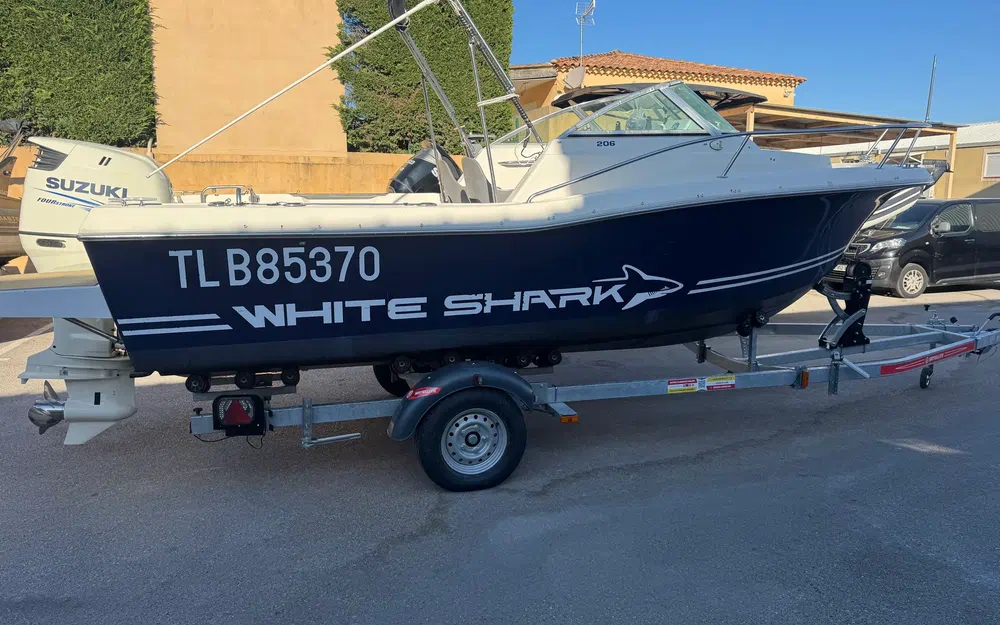 slider 15 White Shark 206 WA Club