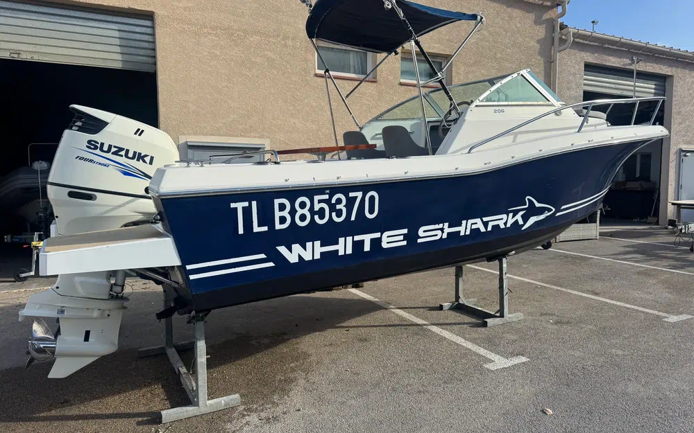 slider 0 White Shark 206 WA Club