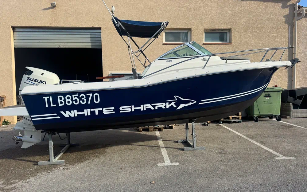 slider 1 White Shark 206 WA Club