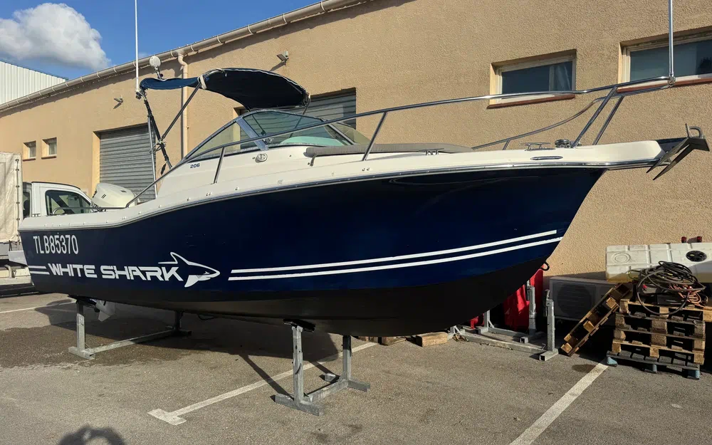 slider 2 White Shark 206 WA Club