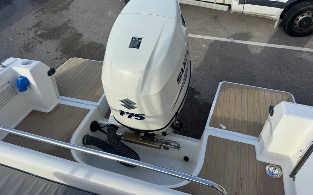 slider 6 White Shark 206 WA Club