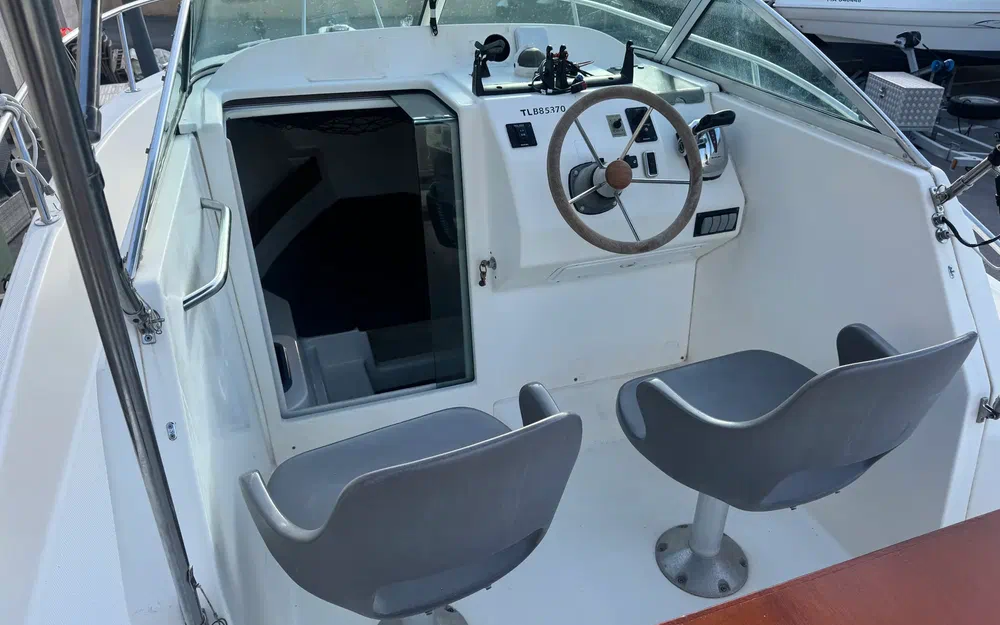 slider 7 White Shark 206 WA Club