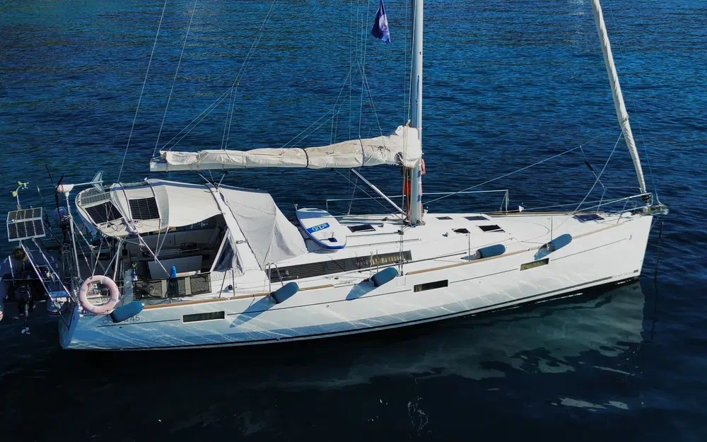 slider 3 Beneteau Oceanis 45