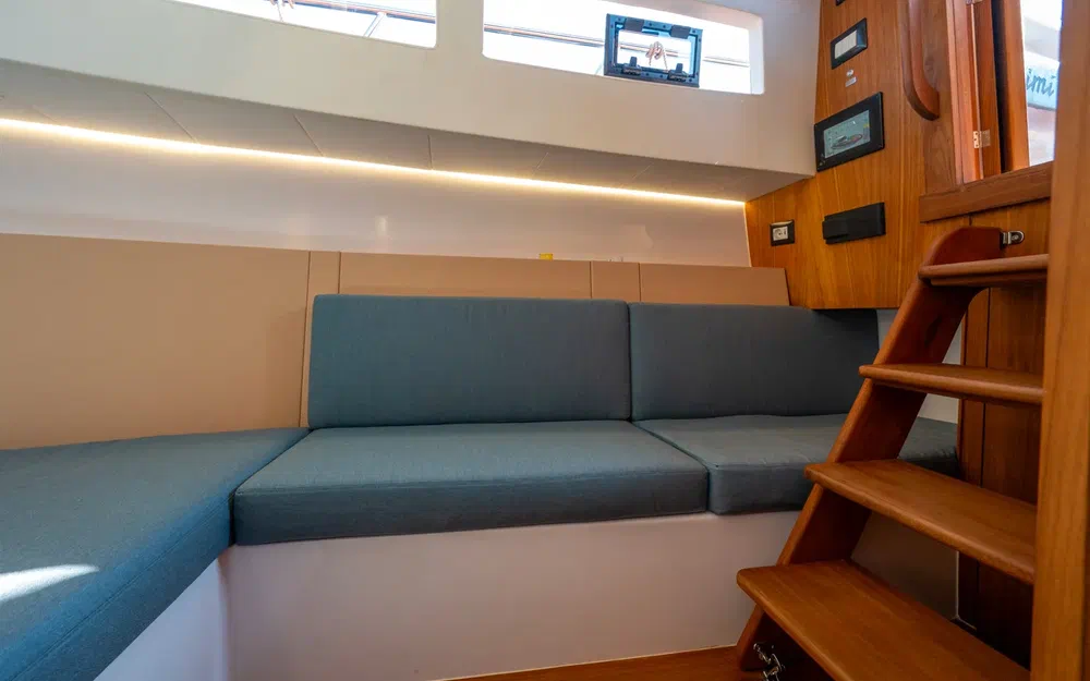 slider 10 Cantieri Mimi Libeccio 9.5 Cabin