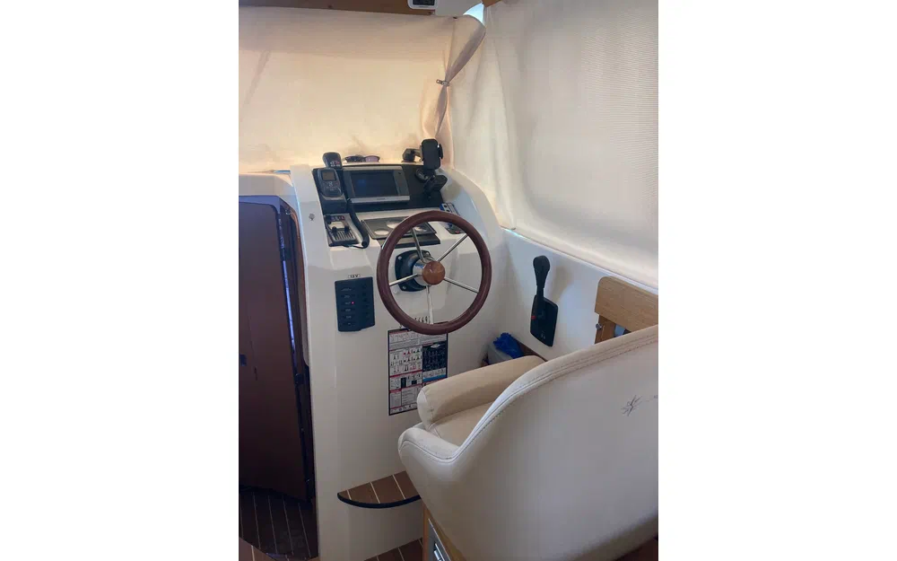 slider 7 Jeanneau Merry Fisher 815