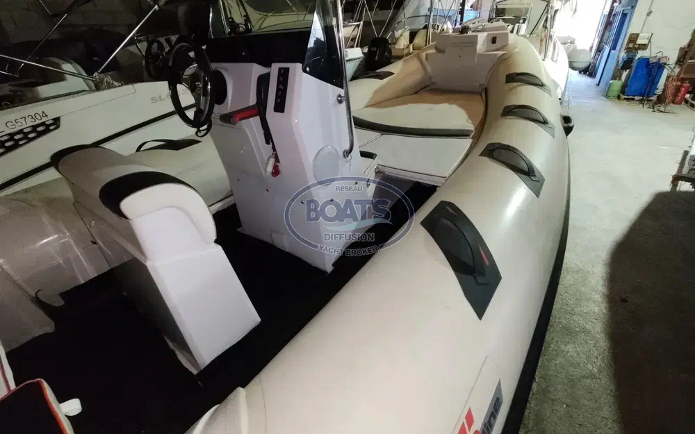 slider 4 Selva 650 Cabin