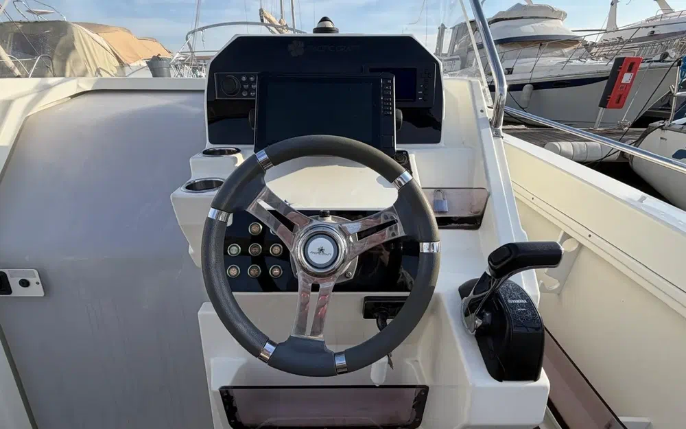 slider 9 Pacific Craft 750 Open