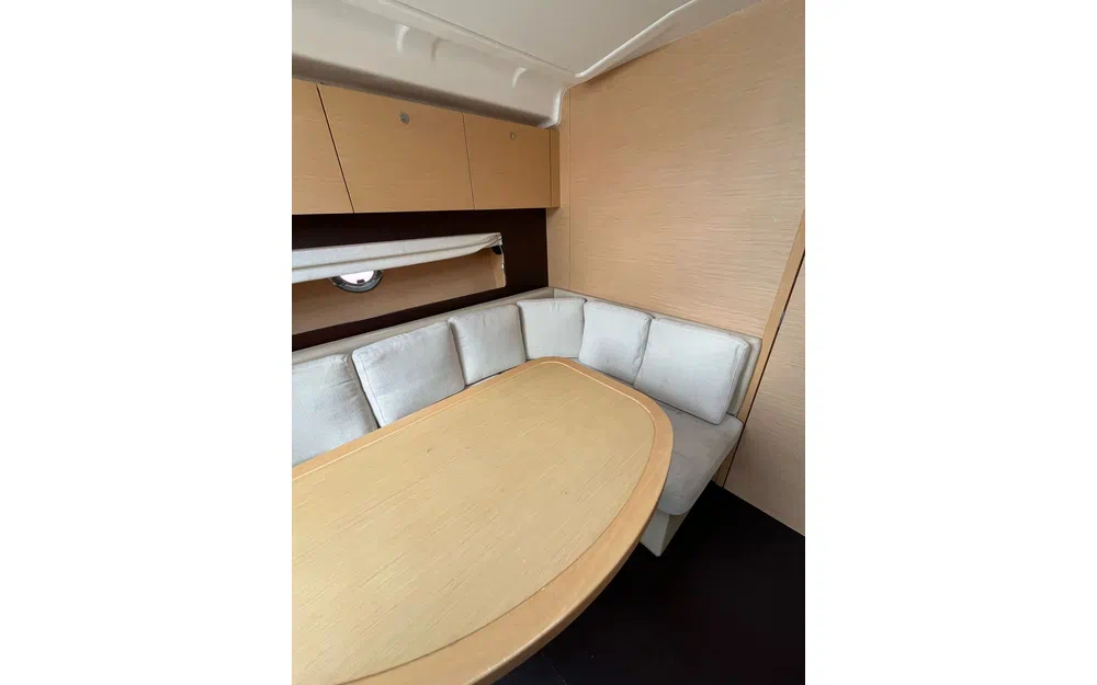 slider 9 Beneteau Monte Carlo 37 Open