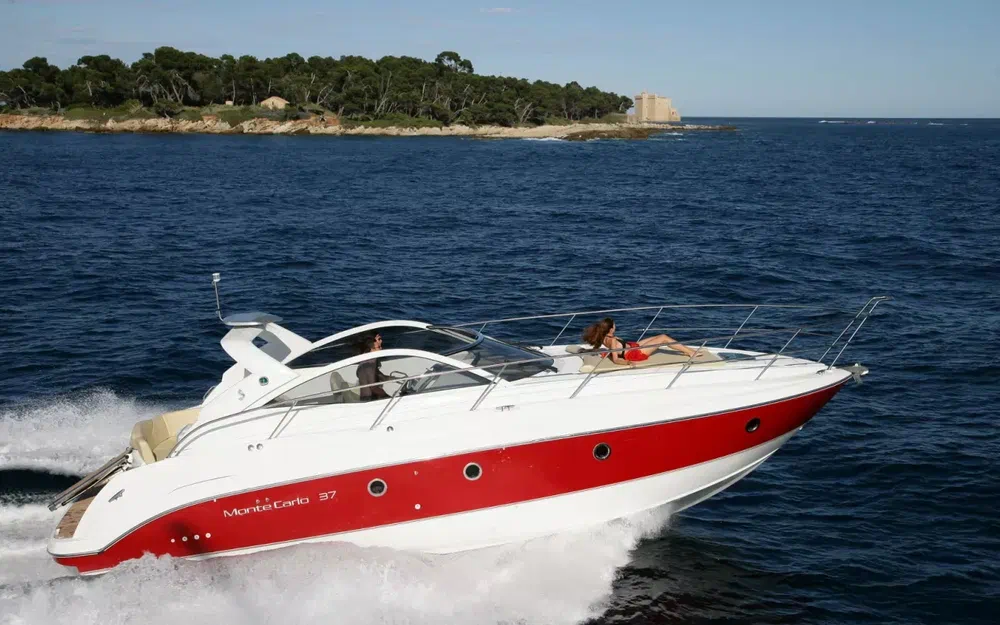 slider 2 Beneteau Monte Carlo 37 Open