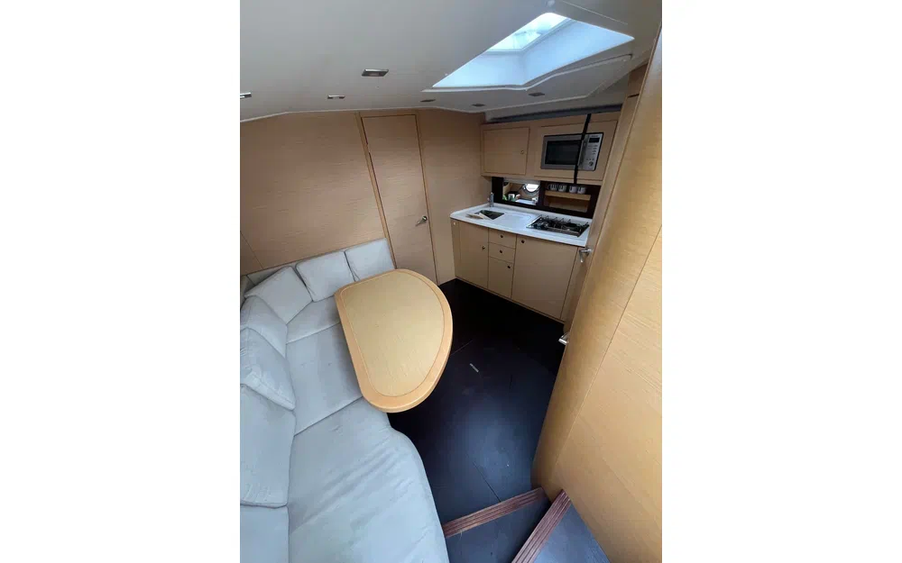 slider 6 Beneteau Monte Carlo 37 Open