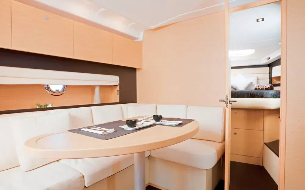 slider 7 Beneteau Monte Carlo 37 Open