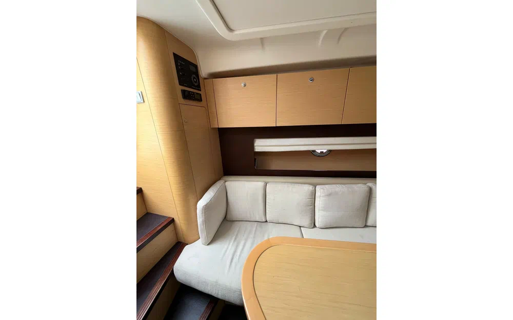 slider 8 Beneteau Monte Carlo 37 Open