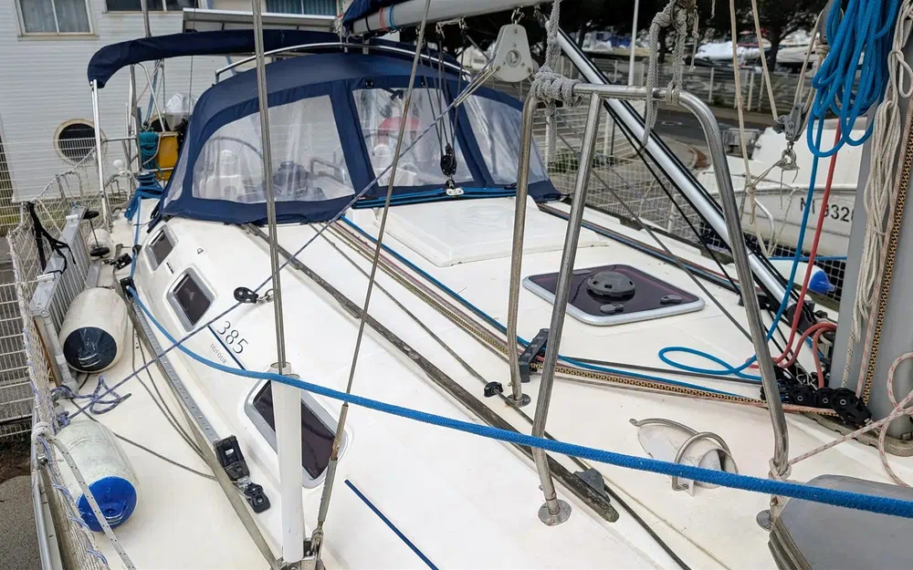 slider 6 Dufour 385 Grand Large