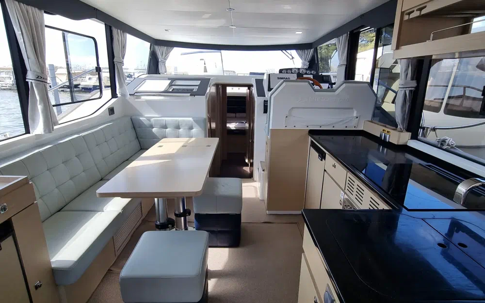 slider 16 Delphia 12 Fly