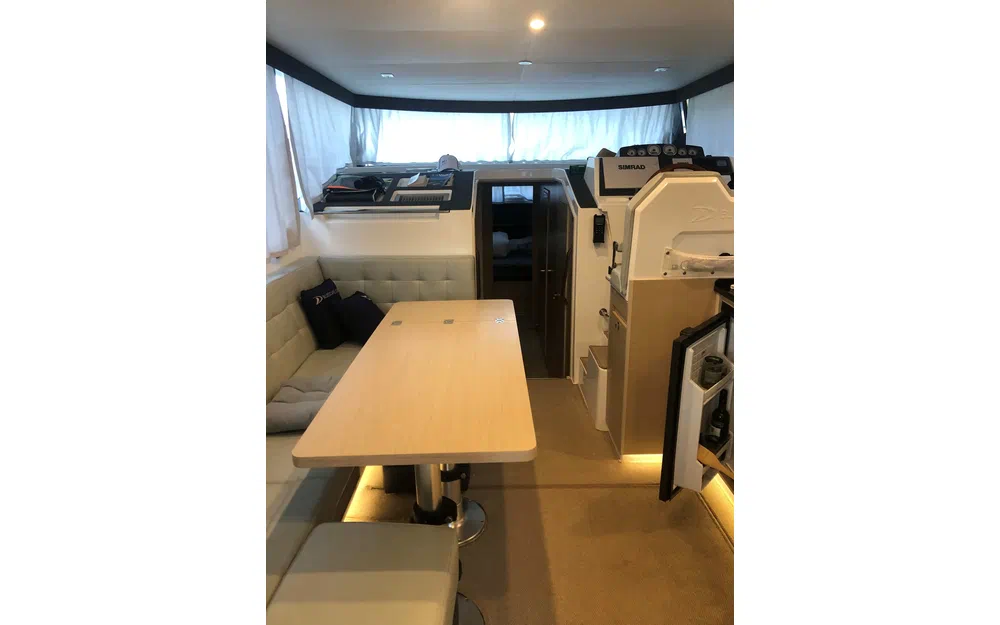 slider 8 Delphia 12 Fly