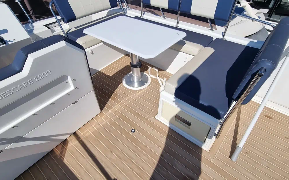 slider 11 Delphia 12 Fly