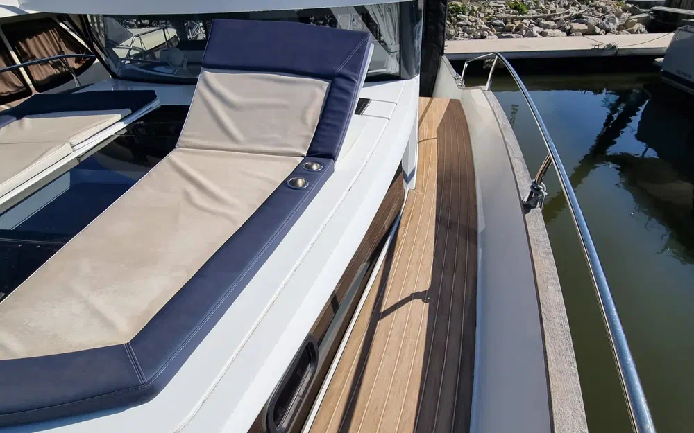 slider 8 Delphia 12 Fly