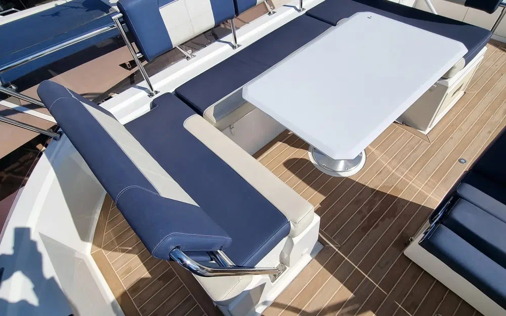 slider 9 Delphia 12 Fly