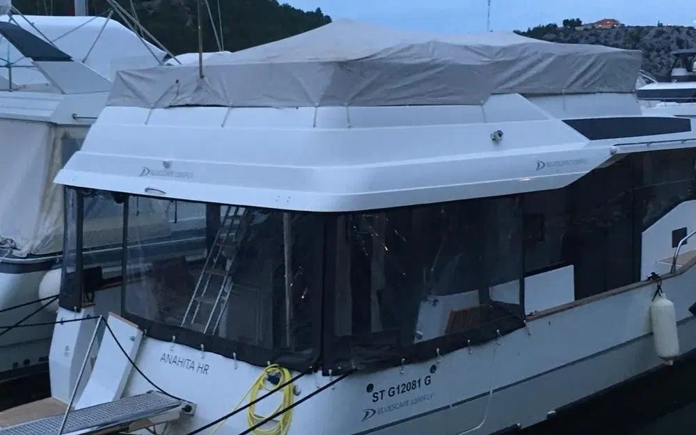 slider 4 Delphia 12 Fly