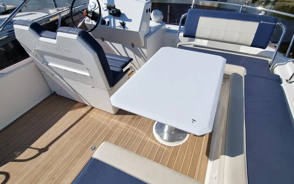 slider 10 Delphia 12 Fly