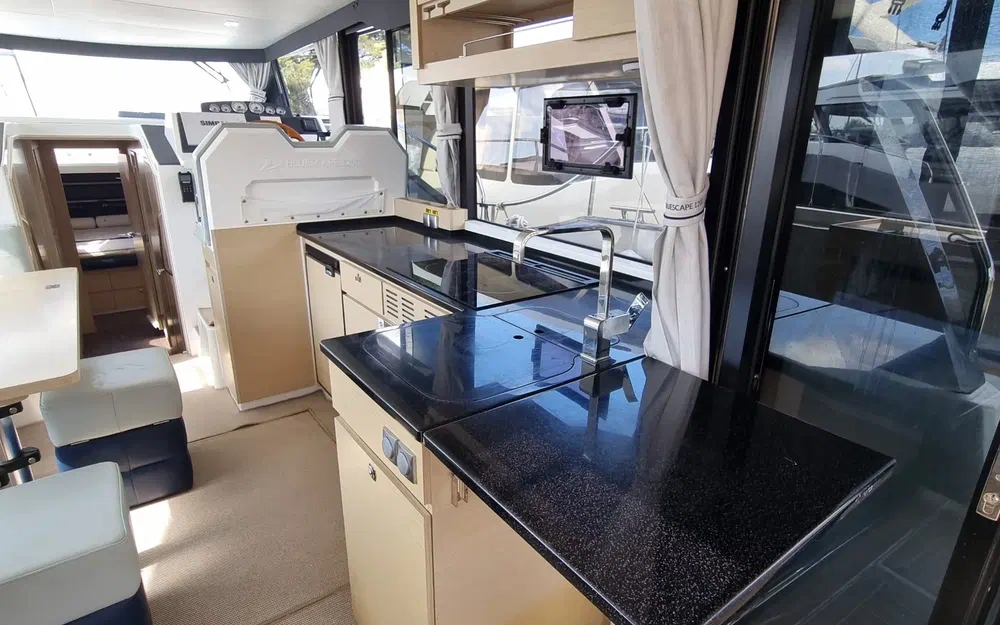 slider 18 Delphia 12 Fly