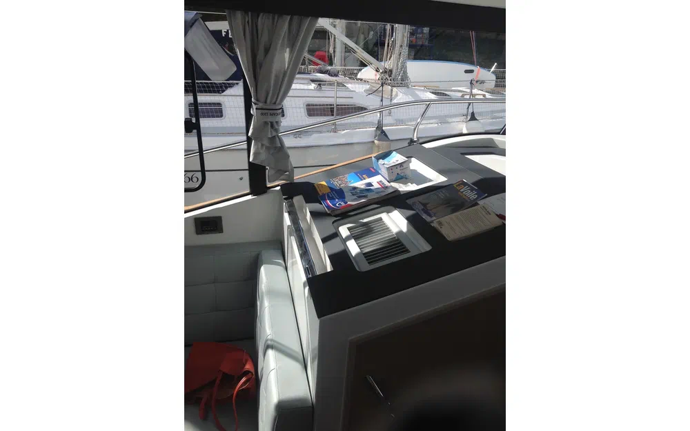 slider 9 Delphia 12 Fly