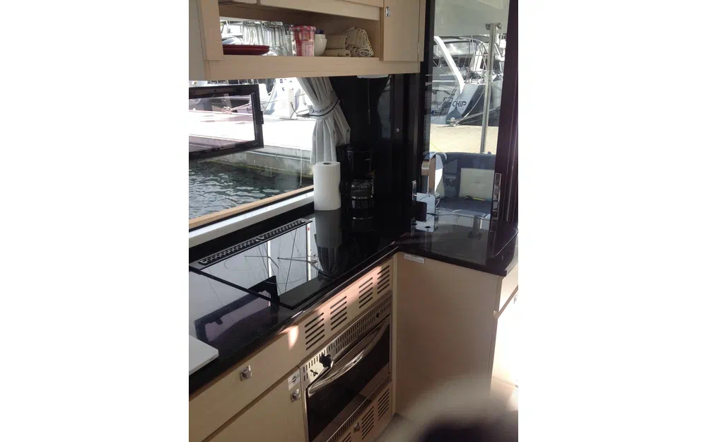 slider 11 Delphia 12 Fly