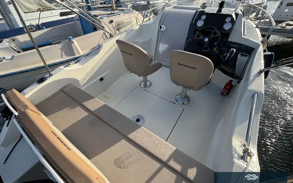 slider 12 Quicksilver Activ 555 Cabin