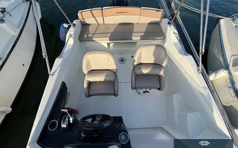 slider 13 Quicksilver Activ 555 Cabin