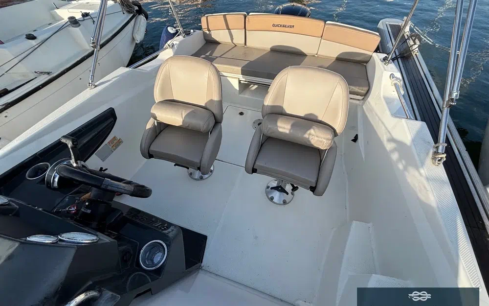 slider 14 Quicksilver Activ 555 Cabin