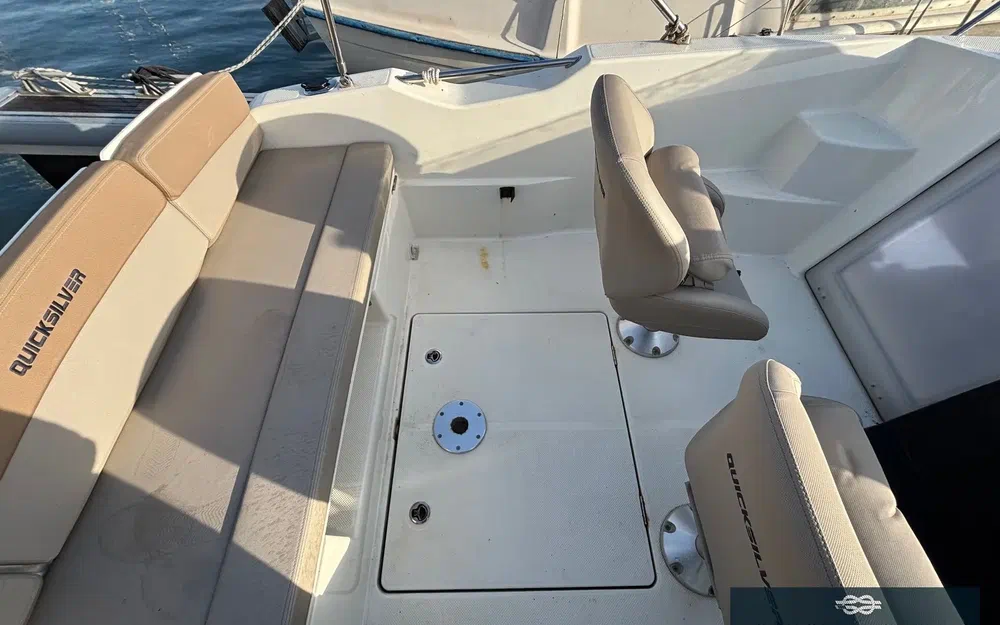 slider 15 Quicksilver Activ 555 Cabin