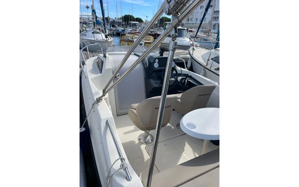 slider 1 Quicksilver Activ 555 Cabin