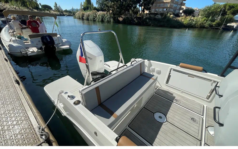 slider 6 Beneteau Flyer 8 SUNdeck V2