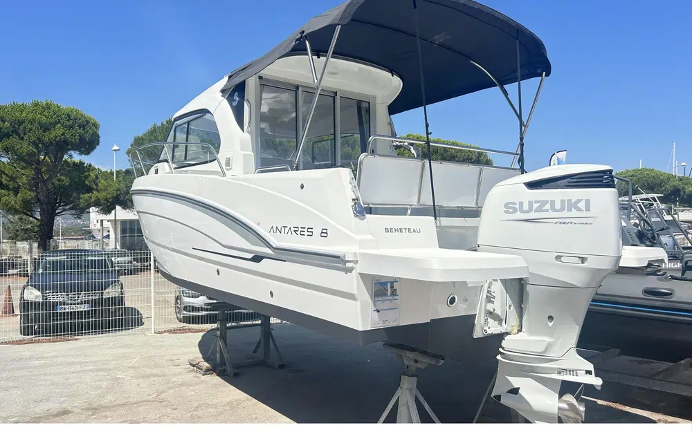 slider 0 Beneteau Antares 8