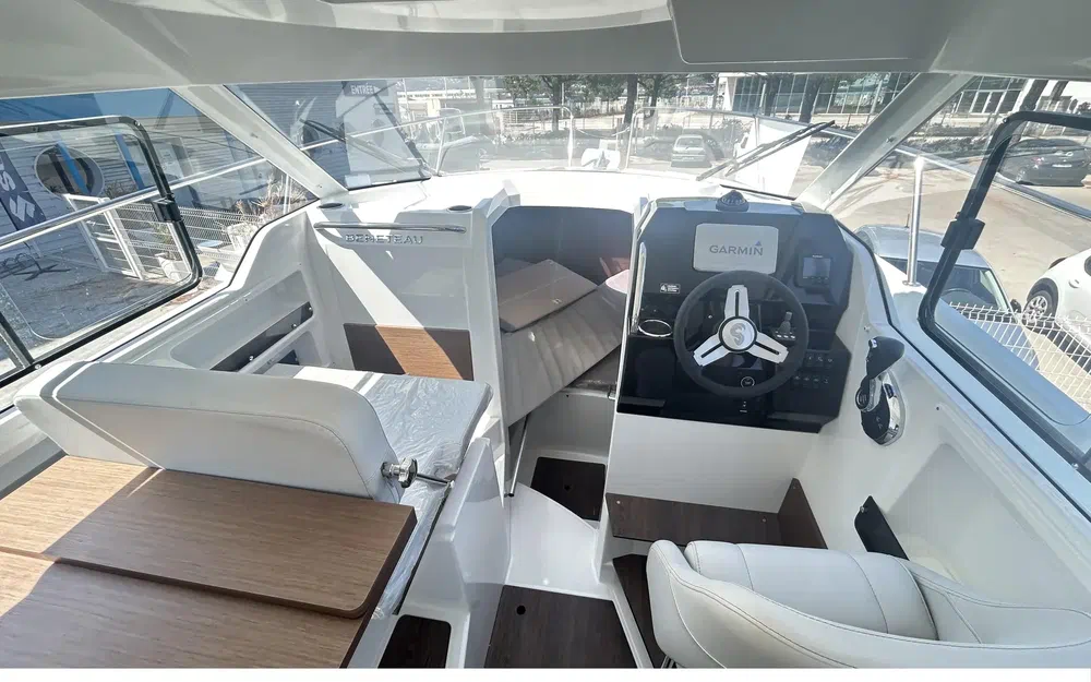 slider 9 Beneteau Antares 8